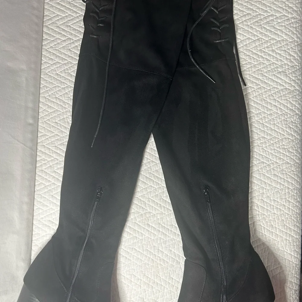 Cupid women’s size 8.5 poll on stretchy over the knee‎ block, heel boot.